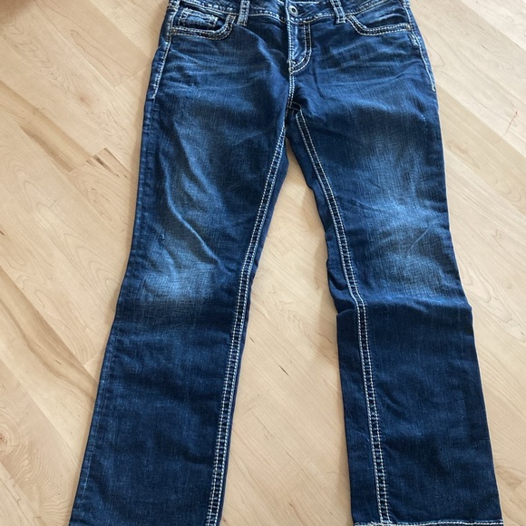 Suki- Straight Short Length - Picture 5 of 6